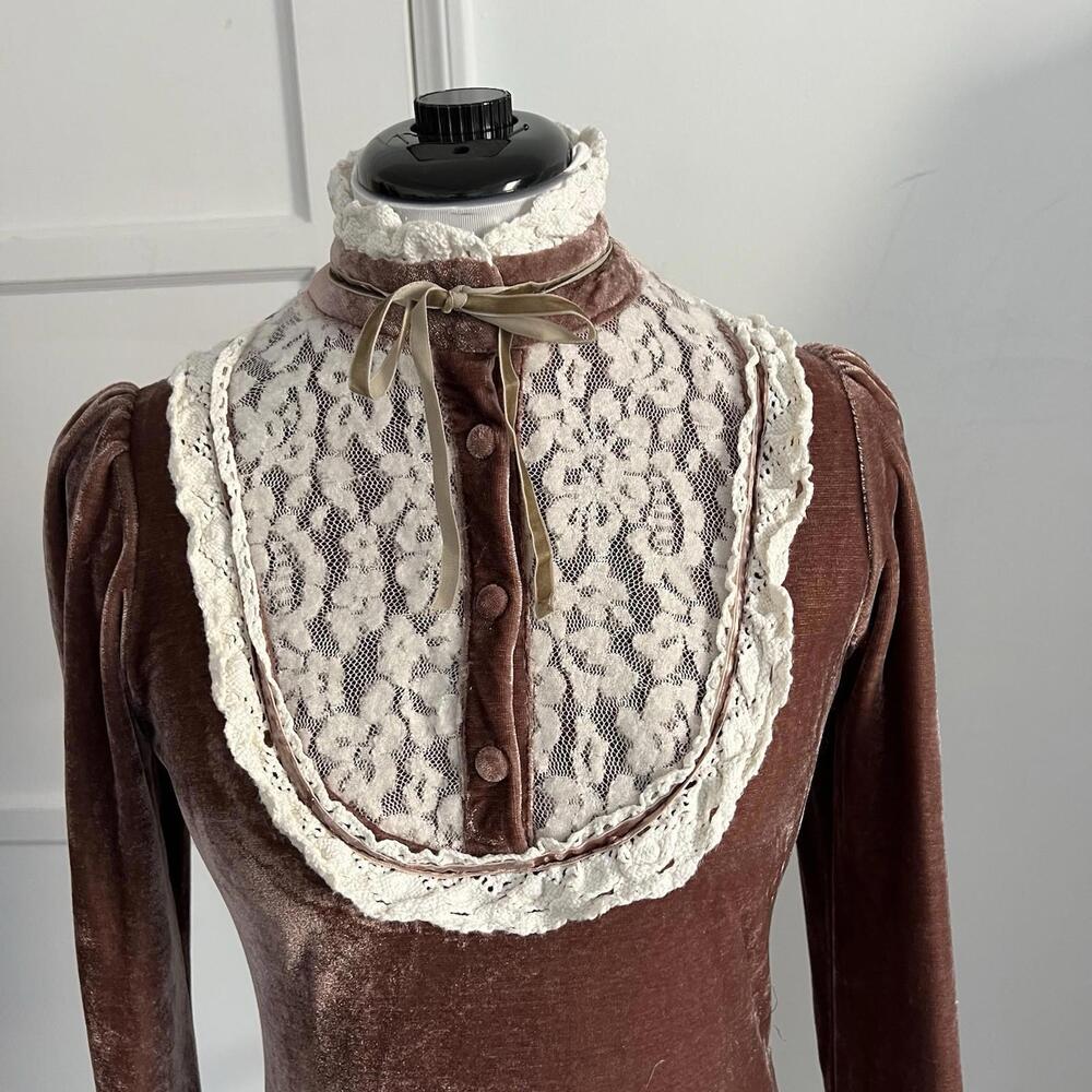 Vintage La Vie en Rose Victorian Velvet Blouse Brown Lace Collar High Neck Goth - Picture 2 of 8